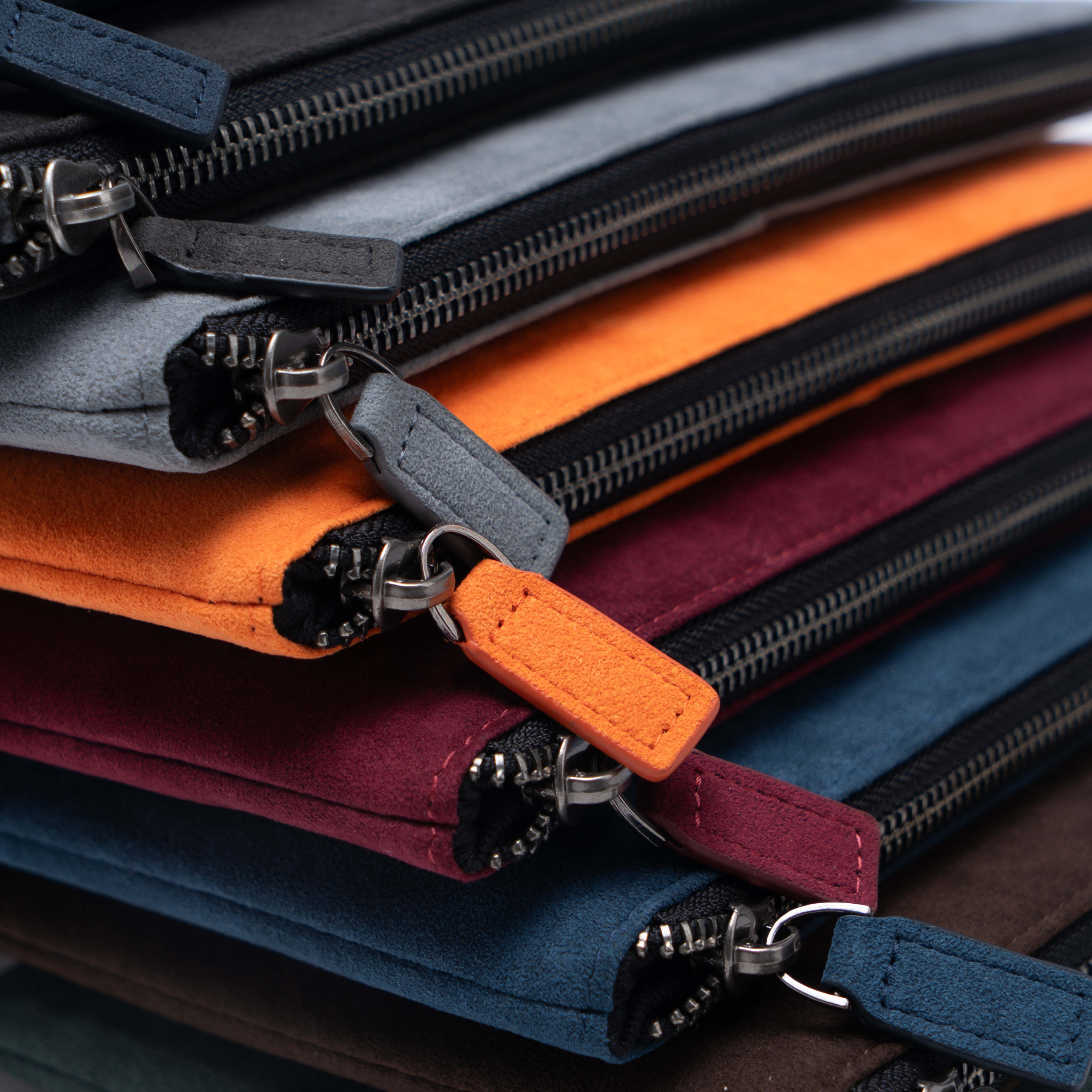 Alcantara Pouch - Nardo Gray