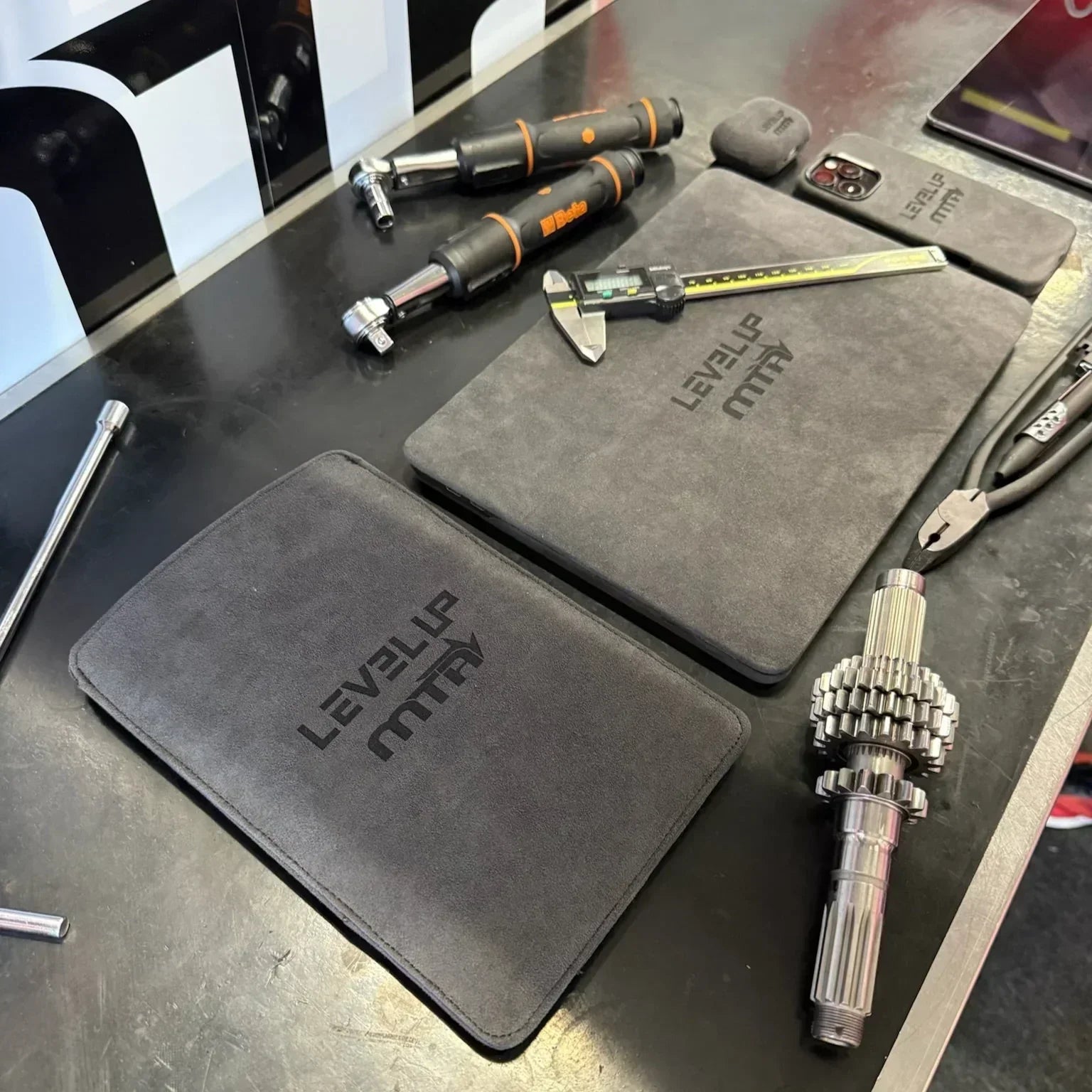 Alcantara MacBook Air Cover - For 13.6 inch (2022 M2 - 2025 M4) - LEVEL UP MTA - Space Grey